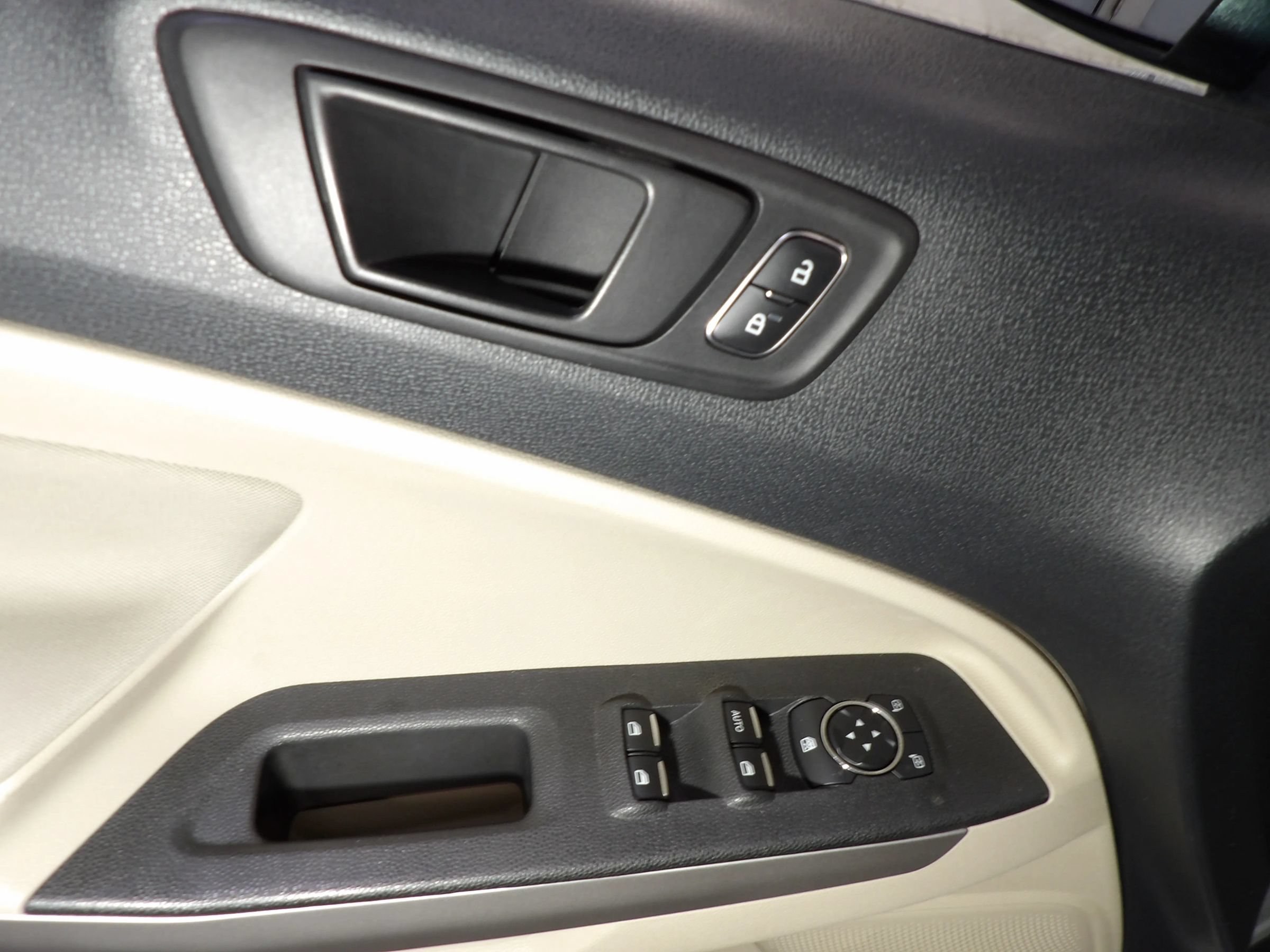 Used 2020 Ford EcoSport S FWD image 9