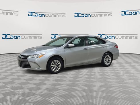 Used 2017 Toyota Camry LE FWD image 4