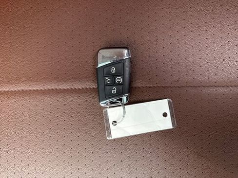 Used 2023 Volkswagen Atlas SE image 33