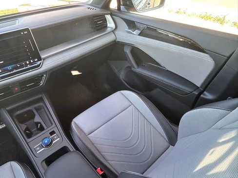 New 2026 Volkswagen Tiguan SE R-Line image 10