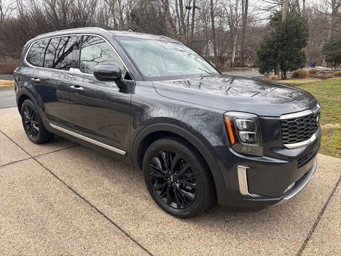 Used 2020 Kia Telluride SX w/ SX Prestige Package image 3