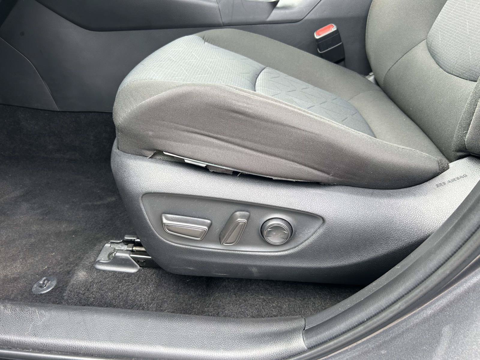 Used 2025 Toyota RAV4 XLE FWD image 16