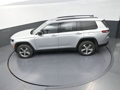 New 2026 Jeep Grand Cherokee L Limited w/ Luxury Tech Group II AWD/4WD image 14