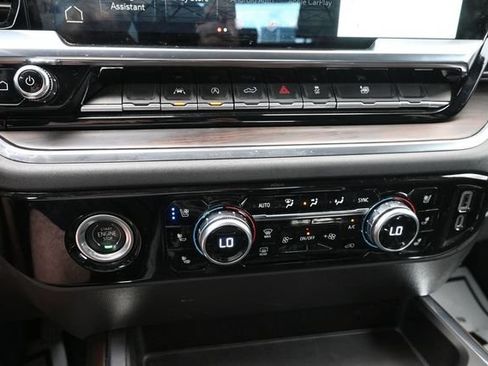 Used 2023 GMC Sierra 1500 SLT w/ SLT Convenience Package AWD/4WD image 32