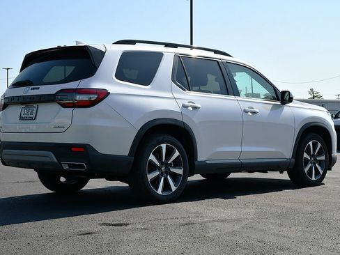 Used 2025 Honda Pilot Touring image 7