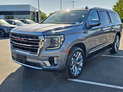 Used 2021 GMC Yukon XL SLT w/ SLT Premium Package AWD/4WD image 12