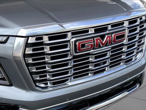 Used 2025 GMC Yukon Denali w/ Denali Reserve Package AWD/4WD image 32