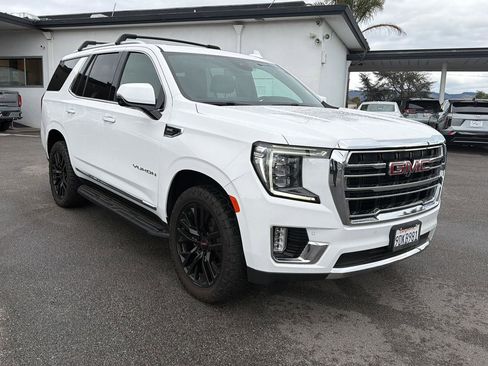 Used 2023 GMC Yukon SLT w/ SLT Premium Package image 3