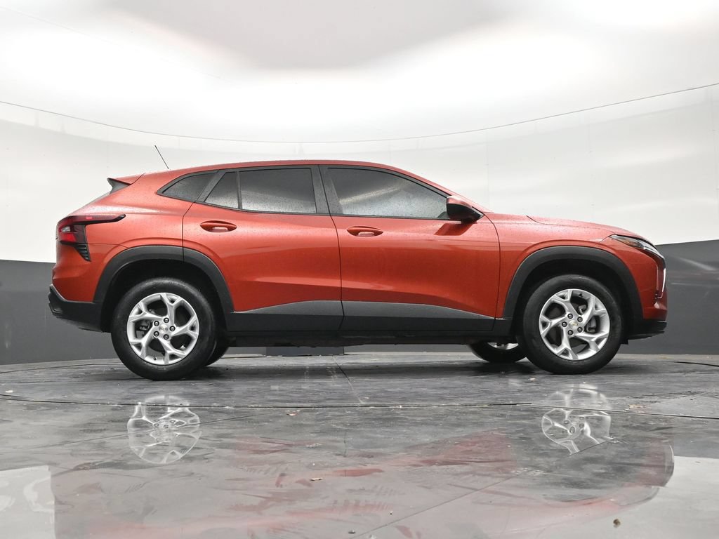 Used 2024 Chevrolet Trax LS w/ LS Convenience Package FWD image 25