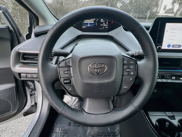 Used 2025 Toyota Prius XLE FWD image 16