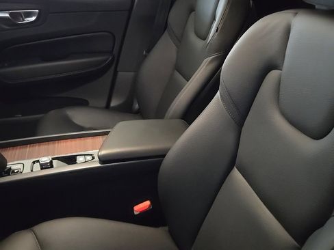 Certified 2023 Volvo XC60 B5 Plus w/ Climate Package image 18