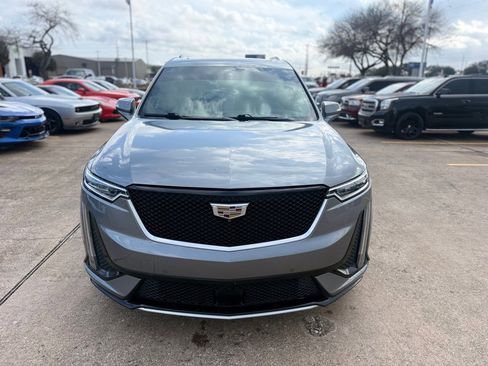 Used 2020 Cadillac XT6 Sport w/ Platinum Package AWD/4WD image 2
