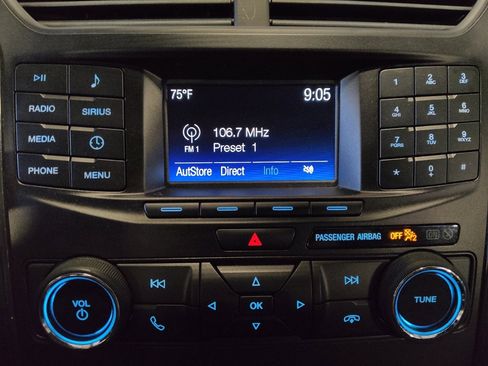 Used 2018 Ford Explorer XLT image 25