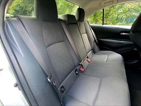 Used 2020 Toyota Corolla LE FWD image 18