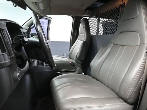 Used 2018 GMC Savana 2500 image 20