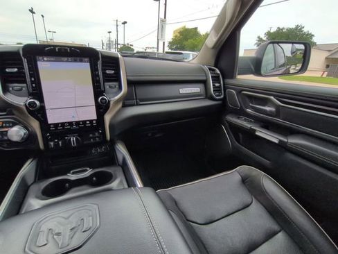 Used 2022 RAM 1500 Laramie AWD/4WD image 3