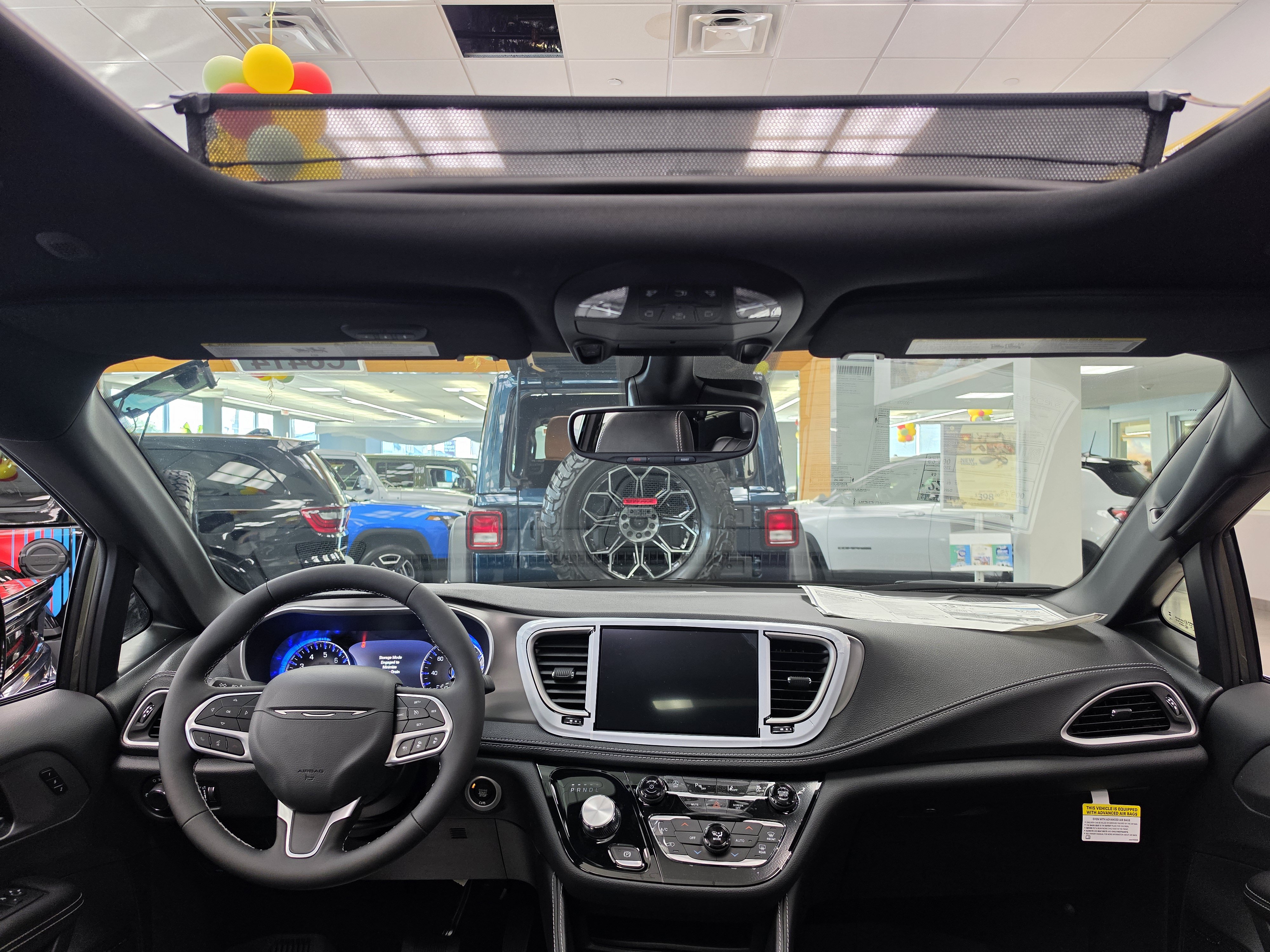 New 2027 Chrysler Pacifica Limited FWD image 8