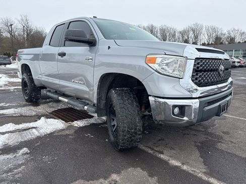 Used 2017 Toyota Tundra SR5 image 2