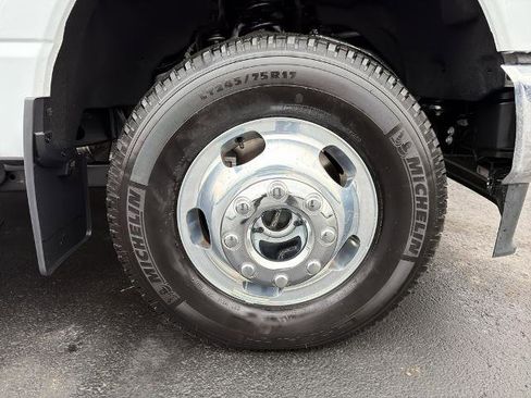 Certified 2025 Ford F350 XLT image 7