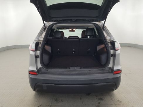 Used 2019 Jeep Cherokee Latitude Plus AWD/4WD image 29