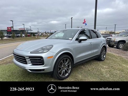 Used 2021 Porsche Cayenne S image 1