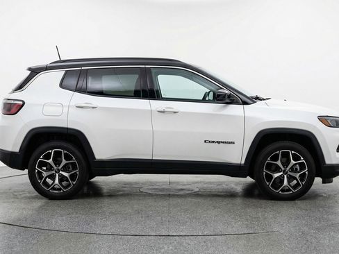 Used 2025 Jeep Compass Limited image 11