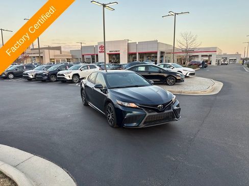 Used 2021 Toyota Camry SE w/ Convenience Package image 7