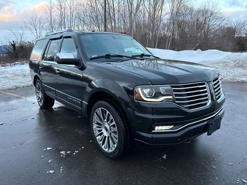 Used 2015 Lincoln Navigator 4WD image 3
