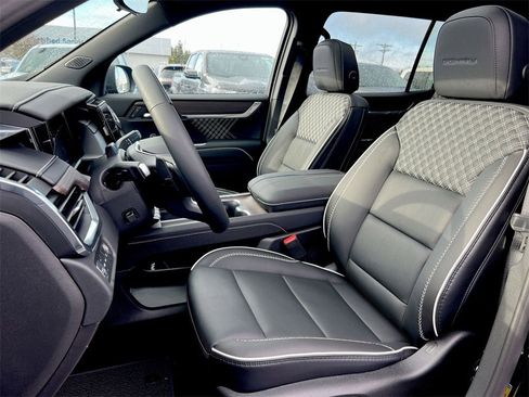 New 2026 GMC Acadia Denali w/ Super Cruise Package image 17