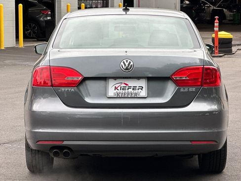 Used 2011 Volkswagen Jetta SE FWD image 5