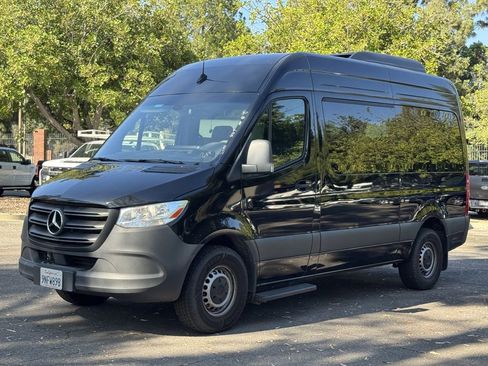 Used 2024 Mercedes-Benz Sprinter 2500 image 2