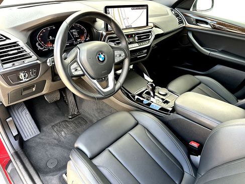Certified 2025 BMW X4 xDrive30i image 12