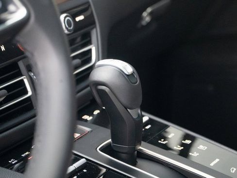 Certified 2025 Porsche Macan S image 27