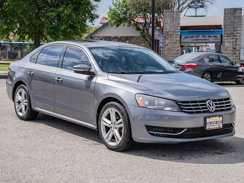 Used 2015 Volkswagen Passat TDI SE image 3