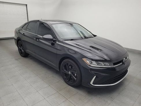 Used 2025 Volkswagen Jetta SE FWD image 13