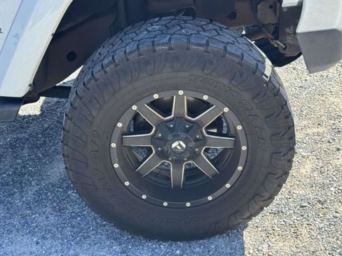 Used 2015 Jeep Wrangler Unlimited Sahara w/ Max Tow Package AWD/4WD image 6