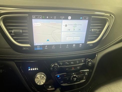 Used 2022 Chrysler Pacifica Touring-L w/ Uconnect Theater Family Group AWD/4WD image 20