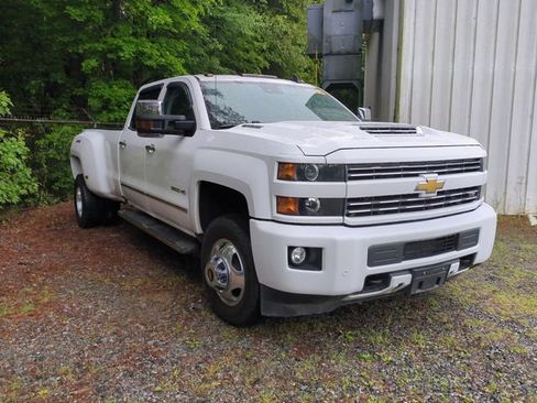 Used 2019 Chevrolet Silverado 3500 LTZ w/ Duramax Plus Package AWD/4WD image 4
