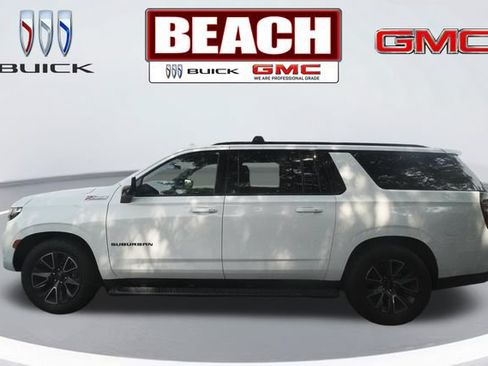 Used 2022 Chevrolet Suburban Z71 w/ Z71 Off-Road Package AWD/4WD image 6