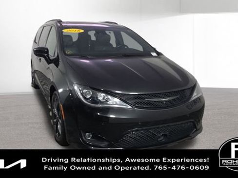 Used 2018 Chrysler Pacifica Touring-L Plus w/ Advanced Safetytec Group FWD image 3