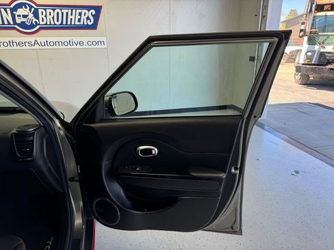 Used 2018 Kia Soul ! w/ Tech Package FWD image 26
