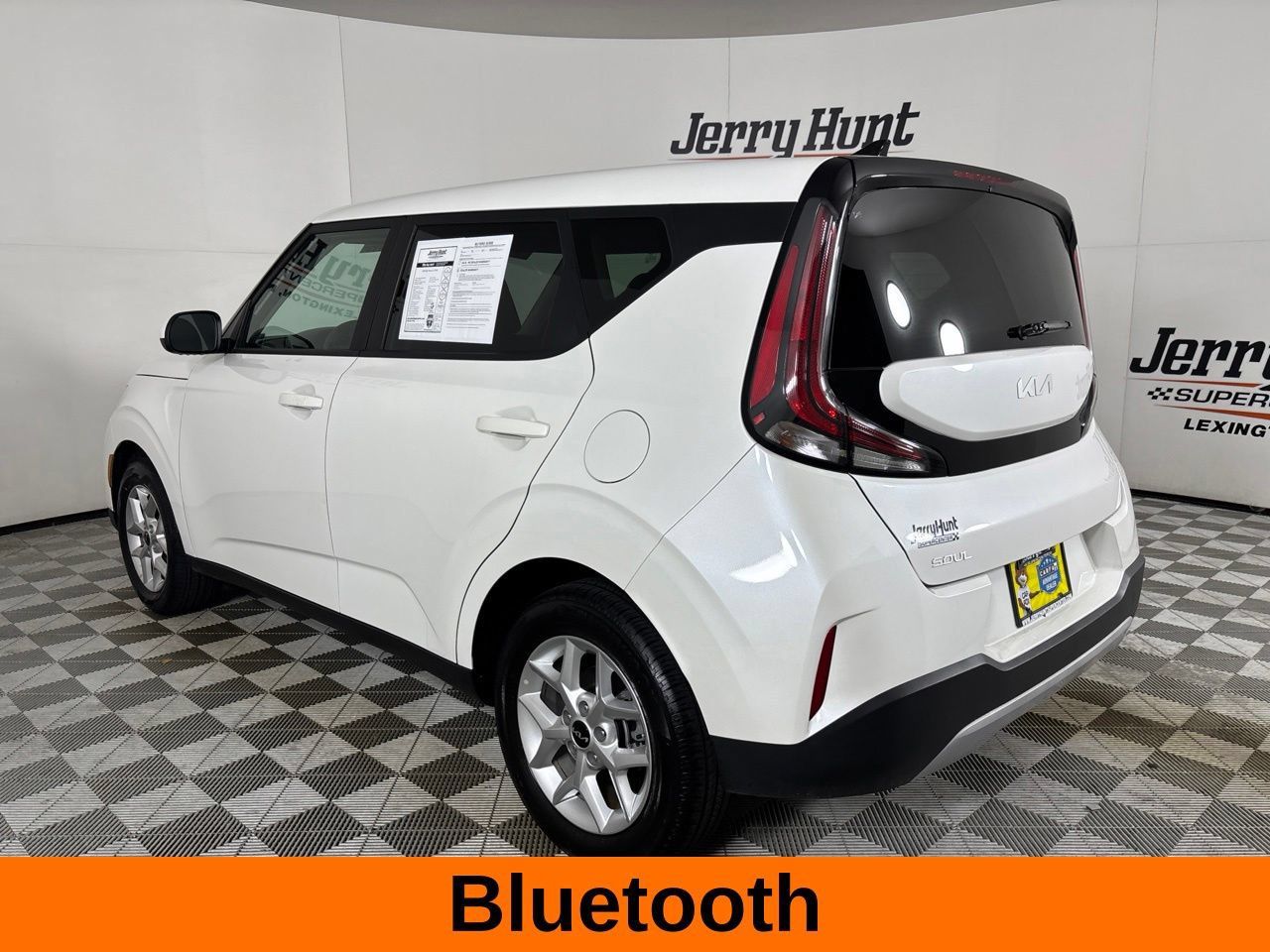 Used 2025 Kia Soul LX w/ LX Technology Package FWD image 8