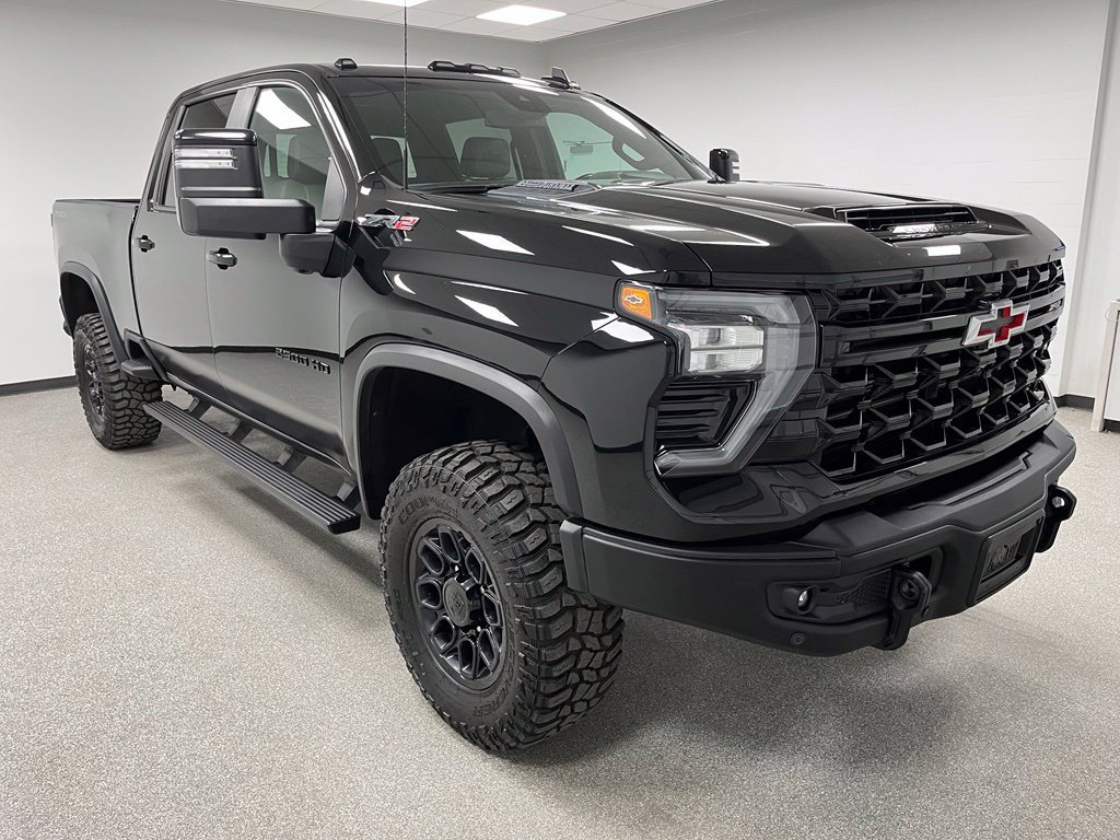 Used 2025 Chevrolet Silverado 2500 ZR2 w/ ZR2 Bison Edition AWD/4WD image 2