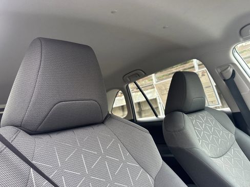 Used 2021 Toyota RAV4 XLE AWD/4WD image 20