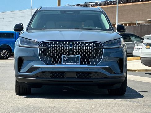 New 2026 Lincoln Aviator Reserve w/ Luxury Package RWD image 8