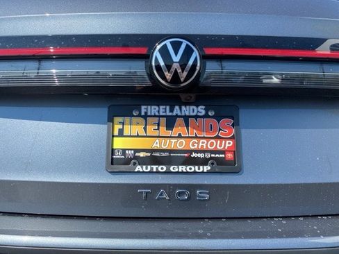 New 2025 Volkswagen Taos SE image 11