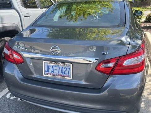 Used 2017 Nissan Altima 2.5 SL w/ Moonroof Package image 6
