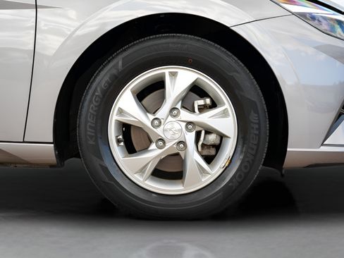 Certified 2023 Hyundai Elantra SE FWD image 9