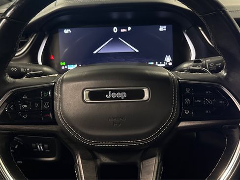Used 2022 Jeep Grand Cherokee Overland w/ Luxury Tech Group IV AWD/4WD image 23