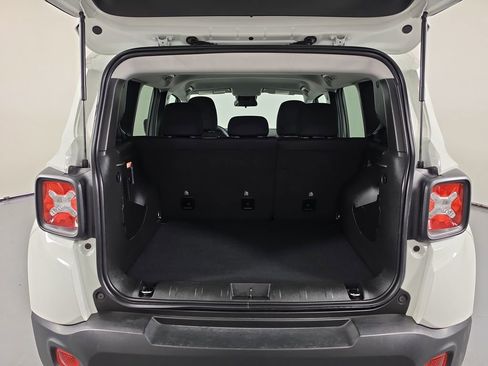 Used 2023 Jeep Renegade Latitude AWD/4WD image 34